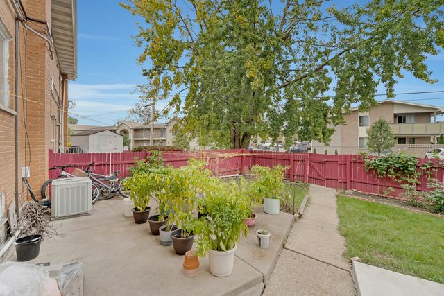 8649 Gregory Lane, Des Plaines, IL 60016