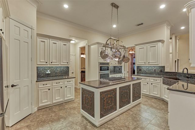 203 Monterrey Road E, Montgomery, TX 77356