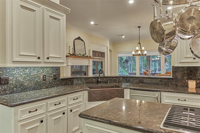 203 Monterrey Road E, Montgomery, TX 77356