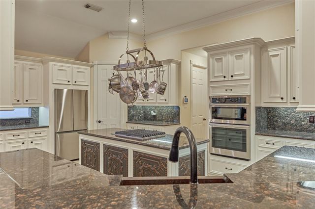 203 Monterrey Road E, Montgomery, TX 77356