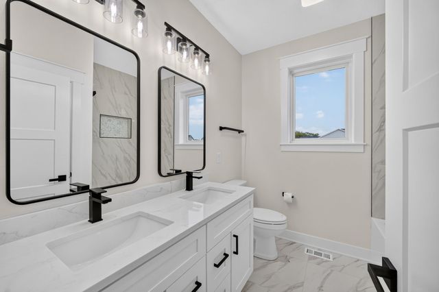 255 NW Woodmoor Drive, Waukee, IA 50263
