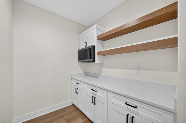 255 NW Woodmoor Drive, Waukee, IA 50263