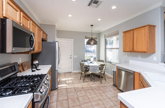 1410 Periwinkle Ln, Lincoln, CA 95648