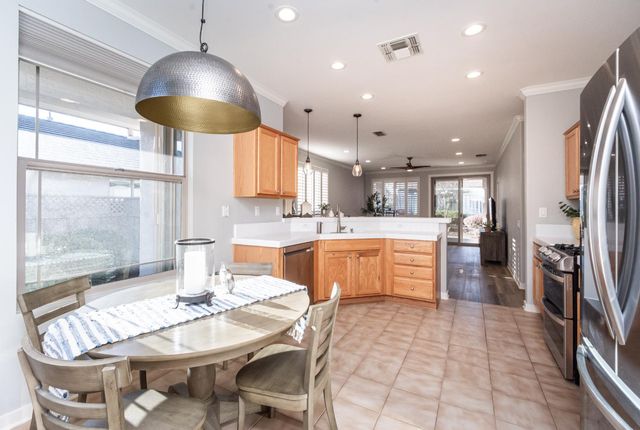 1410 Periwinkle Ln, Lincoln, CA 95648