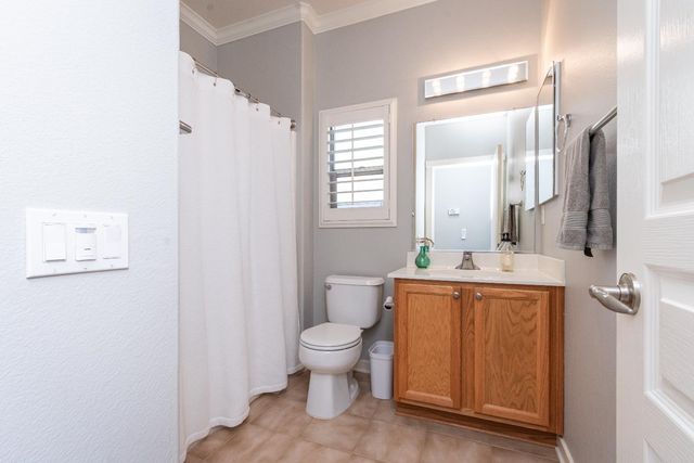 1410 Periwinkle Ln, Lincoln, CA 95648