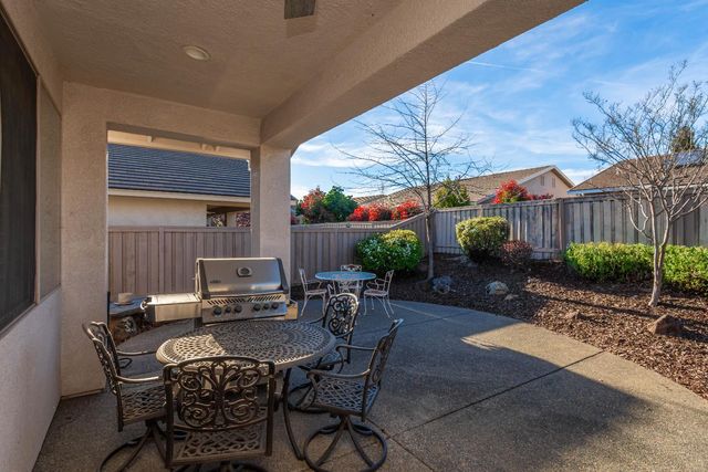 1410 Periwinkle Ln, Lincoln, CA 95648