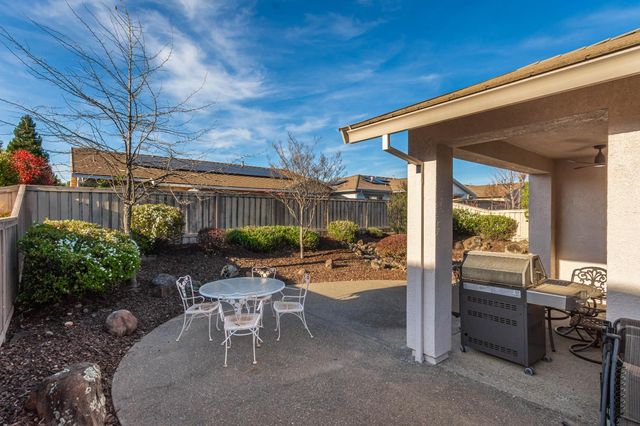 1410 Periwinkle Ln, Lincoln, CA 95648