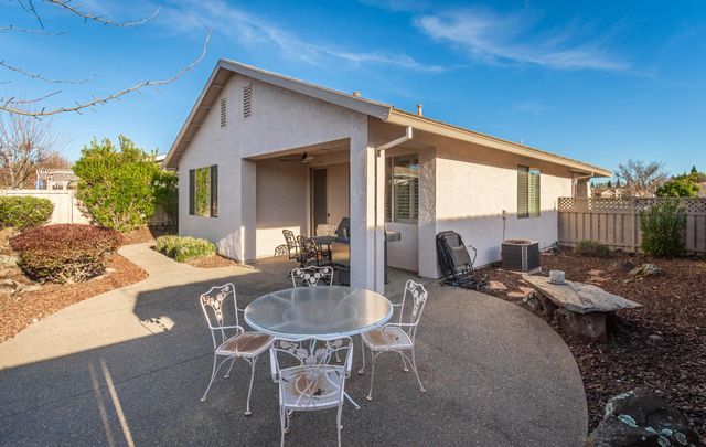 1410 Periwinkle Ln, Lincoln, CA 95648