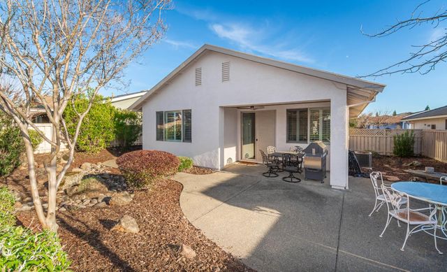 1410 Periwinkle Ln, Lincoln, CA 95648