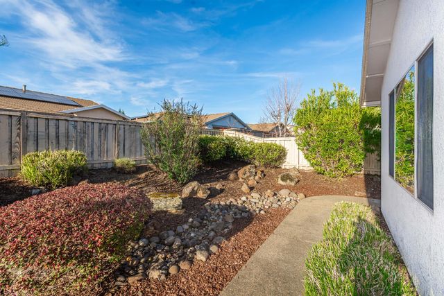 1410 Periwinkle Ln, Lincoln, CA 95648