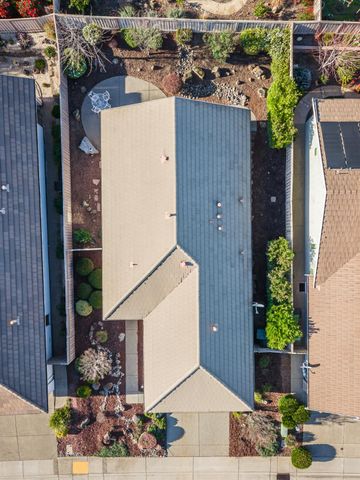 1410 Periwinkle Ln, Lincoln, CA 95648