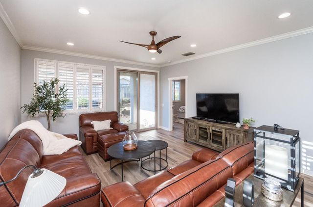 1410 Periwinkle Ln, Lincoln, CA 95648