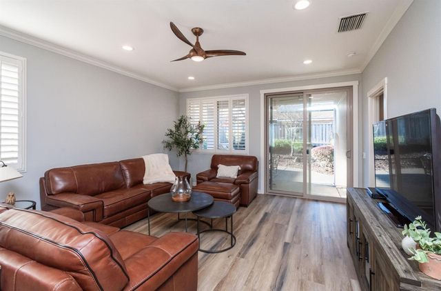 1410 Periwinkle Ln, Lincoln, CA 95648