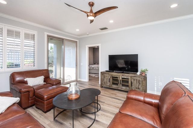 1410 Periwinkle Ln, Lincoln, CA 95648