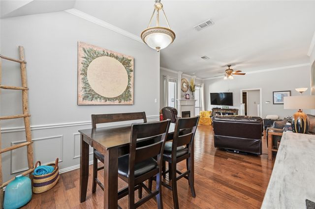 816 W Lonesome Dove Trail, Arlington, TX 76001