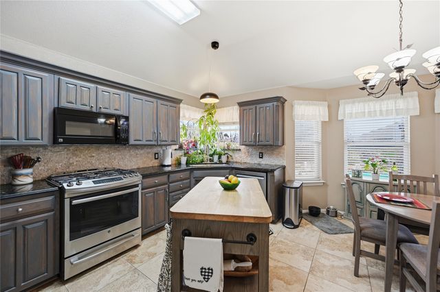 816 W Lonesome Dove Trail, Arlington, TX 76001