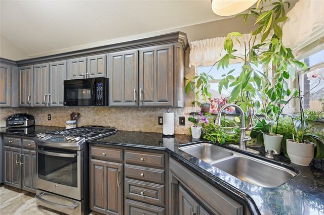 816 W Lonesome Dove Trail, Arlington, TX 76001