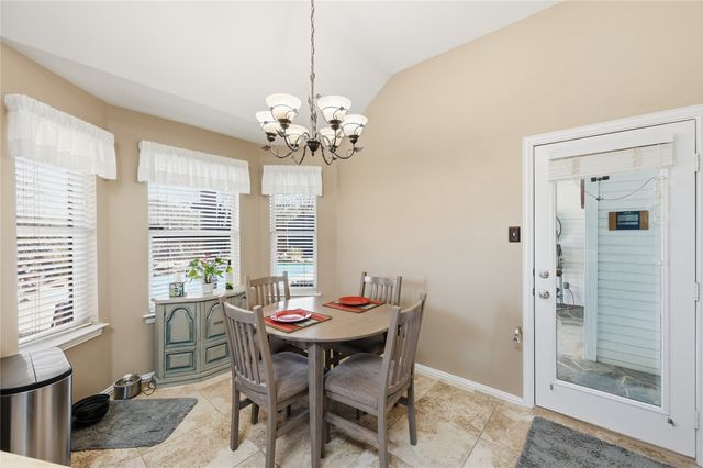 816 W Lonesome Dove Trail, Arlington, TX 76001