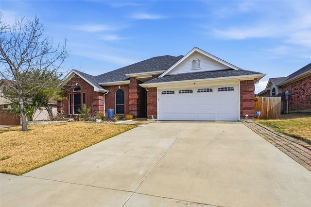 816 W Lonesome Dove Trail, Arlington, TX 76001