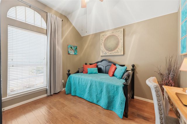 816 W Lonesome Dove Trail, Arlington, TX 76001