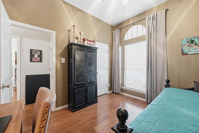 816 W Lonesome Dove Trail, Arlington, TX 76001