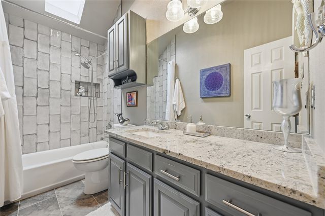 816 W Lonesome Dove Trail, Arlington, TX 76001