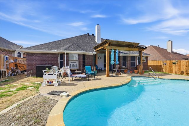 816 W Lonesome Dove Trail, Arlington, TX 76001