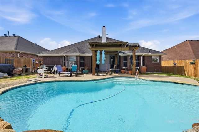 816 W Lonesome Dove Trail, Arlington, TX 76001