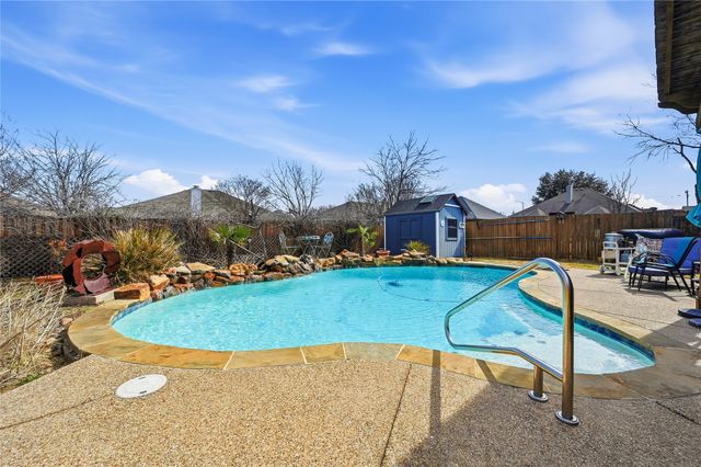 816 W Lonesome Dove Trail, Arlington, TX 76001