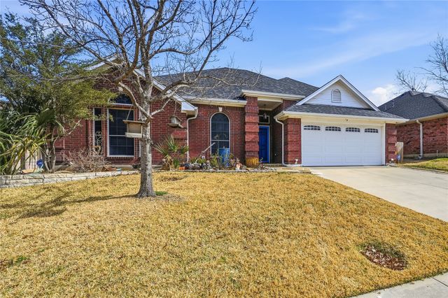 816 W Lonesome Dove Trail, Arlington, TX 76001