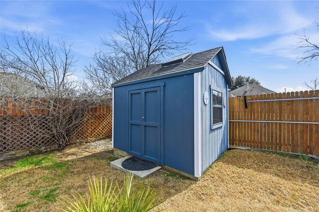 816 W Lonesome Dove Trail, Arlington, TX 76001