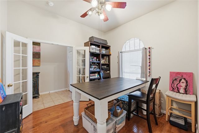 816 W Lonesome Dove Trail, Arlington, TX 76001