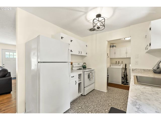 203 ELURIA St, Oregon City, OR 97045