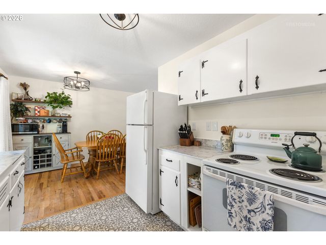 203 ELURIA St, Oregon City, OR 97045