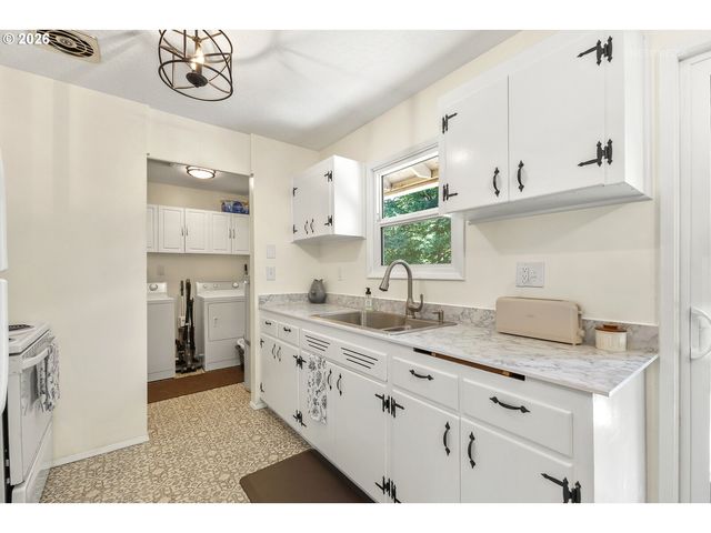 203 ELURIA St, Oregon City, OR 97045