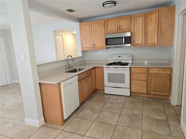 925 SCHOOL STREET, Daytona Beach, FL 32114