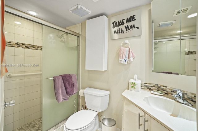 21300 San Simeon Way N5, Miami, FL 33179