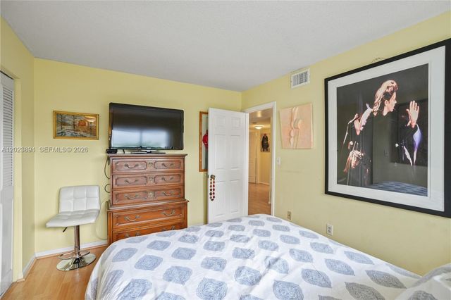 21300 San Simeon Way N5, Miami, FL 33179