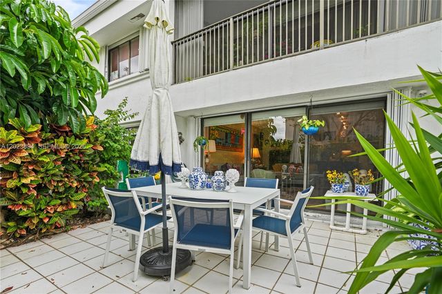 21300 San Simeon Way N5, Miami, FL 33179