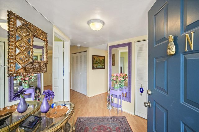 21300 San Simeon Way N5, Miami, FL 33179