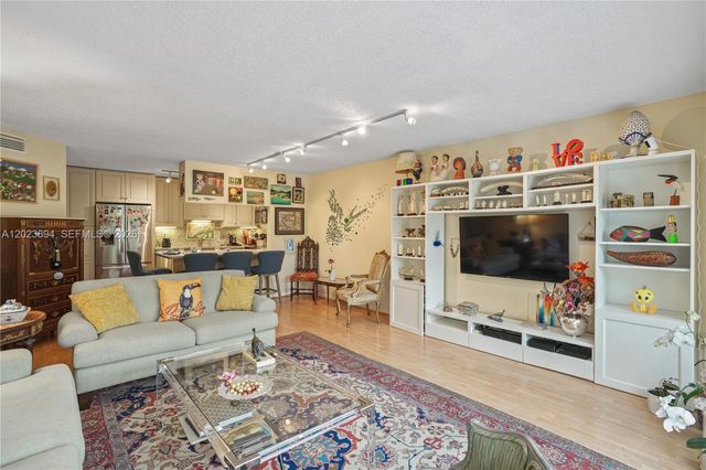 21300 San Simeon Way N5, Miami, FL 33179