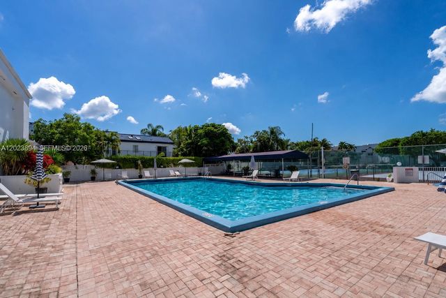 21300 San Simeon Way N5, Miami, FL 33179