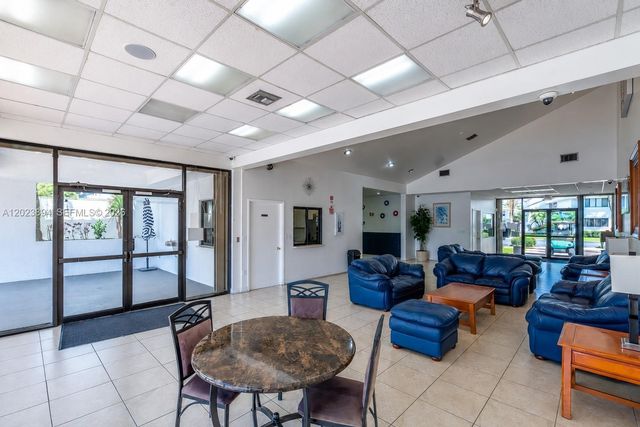 21300 San Simeon Way N5, Miami, FL 33179