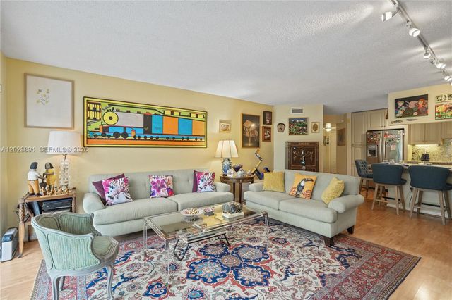 21300 San Simeon Way N5, Miami, FL 33179