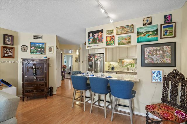 21300 San Simeon Way N5, Miami, FL 33179