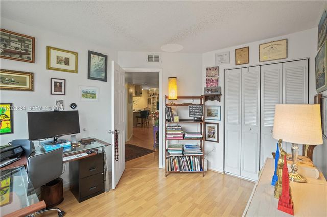 21300 San Simeon Way N5, Miami, FL 33179