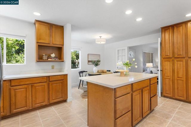 4596 James Ave, Castro Valley, CA 94546