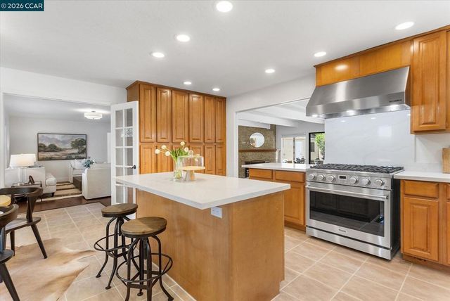 4596 James Ave, Castro Valley, CA 94546