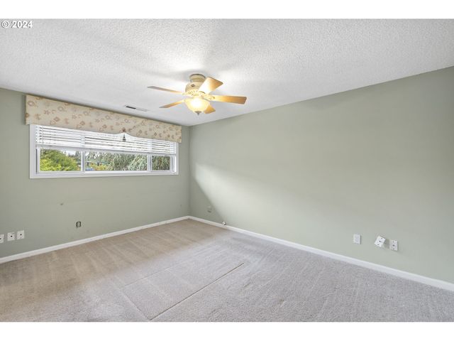 12871 Se STARK St A16, Portland, OR 97233