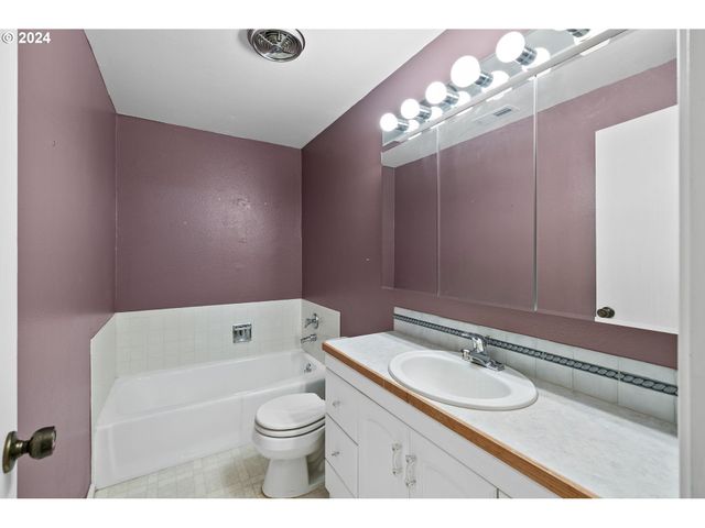 12871 Se STARK St A16, Portland, OR 97233